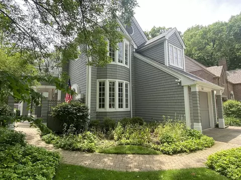 517 E Scranton Ave, Lake Bluff, IL 60044