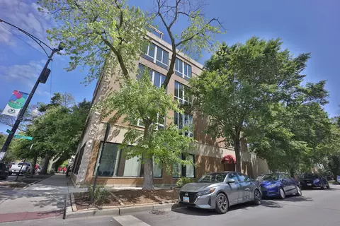 2255 W Roscoe Ave #303, Chicago, IL 60618
