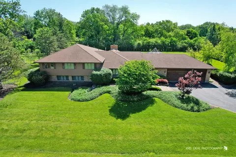 115 S Palm Dr, Barrington, IL 60010