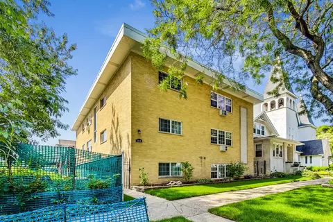 7410 W Dixon St #203, Forest Park, IL 60130