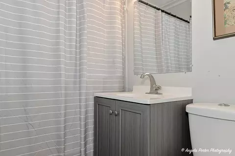 Bath - 1719 Pleasant Ave, Mchenry, IL 60050 photo 1 of 1