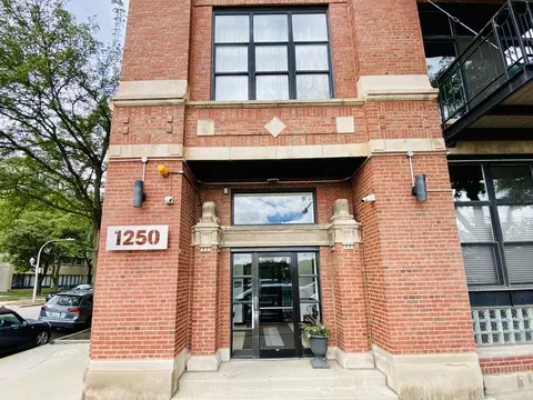 1250 W Van Buren St #201, Chicago, IL 60607