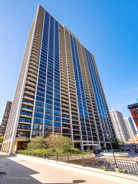 1560 N Sandburg Ter #2907J, Chicago, IL 60610