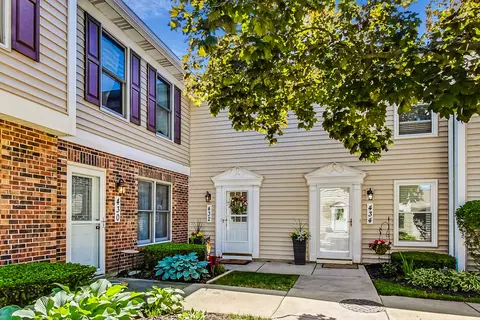 432 Kensington Ct, Naperville, IL 60563