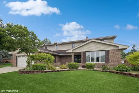 8221 Arrowhead Ln, Orland Park, IL 60462