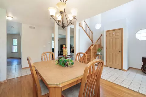 2104 Olde Mill Rd, Plainfield, IL 60586 photo 4