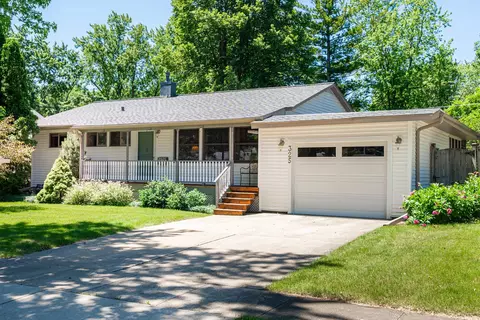 325 Kishwaukee Dr, Sycamore, IL 60178
