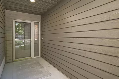 2032 Jeffrey Ct, Elgin, IL 60123 photo 2