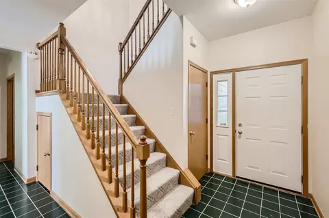 2032 Jeffrey Ct, Elgin, IL 60123 photo 3