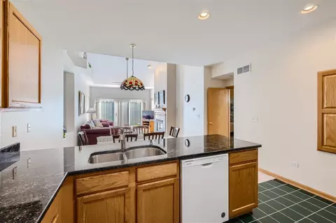 2032 Jeffrey Ct, Elgin, IL 60123 photo 8