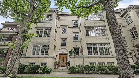 1351 W Granville Ave #301, Chicago, IL 60660