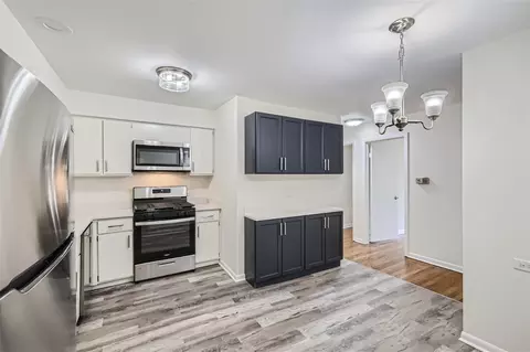 Kitchen - 1333 Maple Ave #4B, Evanston, IL 60201 photo 1 of 2