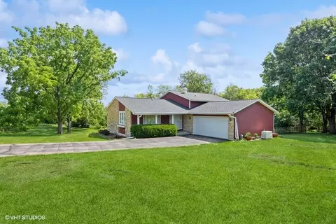 11800 Kingston Pl, Algonquin, IL 60102