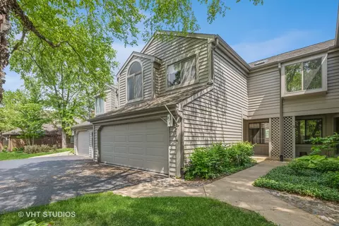 689 Woodbridge Ct #826, Lake Barrington, IL 60010