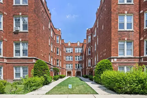 4836 W Henderson St #1B, Chicago, IL 60641