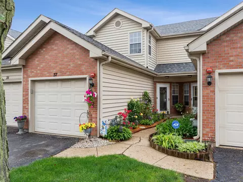 37 Fairway Dr, Glendale Heights, IL 60139