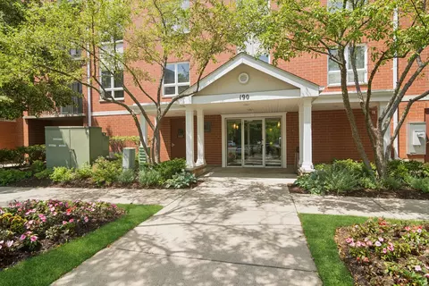 190 N Milwaukee Ave #705, Wheeling, IL 60090