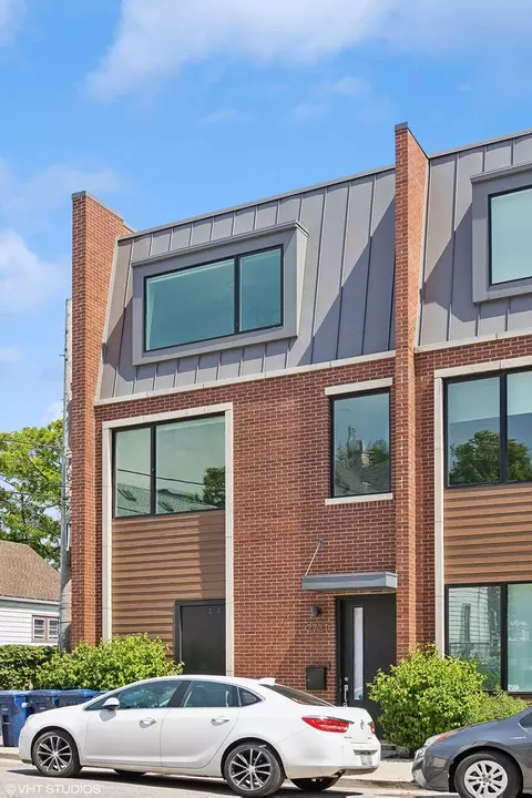 2731 W Prindiville St, Chicago, IL 60647