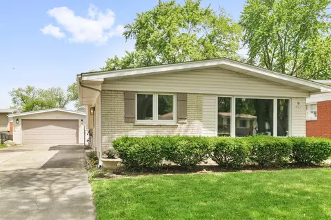 901 N Rainbow Dr, Glenwood, IL 60425