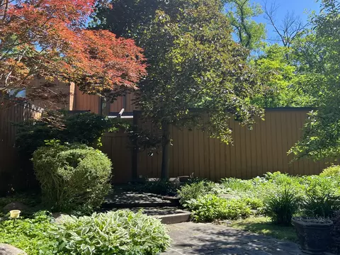3179 Orange Brace Rd, Riverwoods, IL 60015
