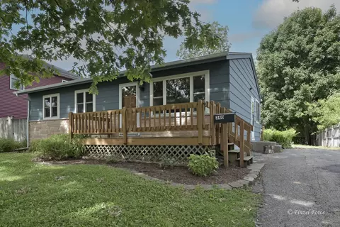 340 Ridge Ave, Crystal Lake, IL 60014