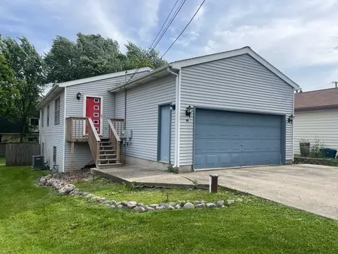 135 W Valley View Dr, Lakemoor, IL 60051