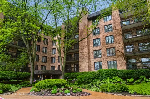 1740 Mission Hills Rd #506, Northbrook, IL 60062
