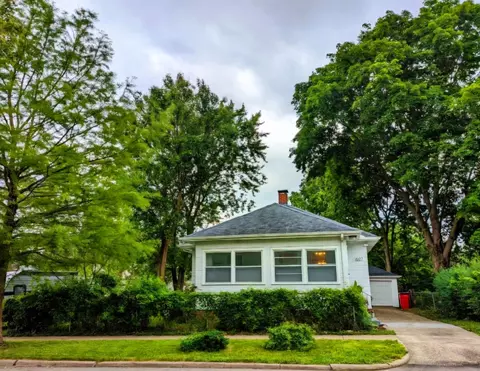 607 W Vine St, Champaign, IL 61820
