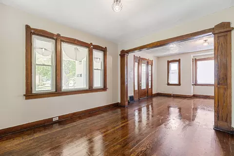 Living - 396 N Harrison Ave, Kankakee, IL 60901 photo 3 of 4