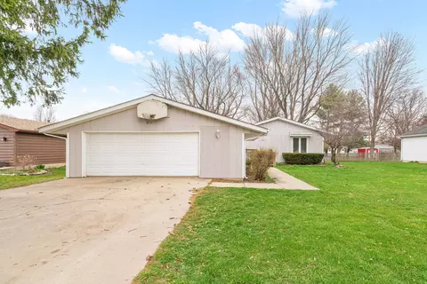 1839 Irene Rd, Lake Holiday, IL 60552