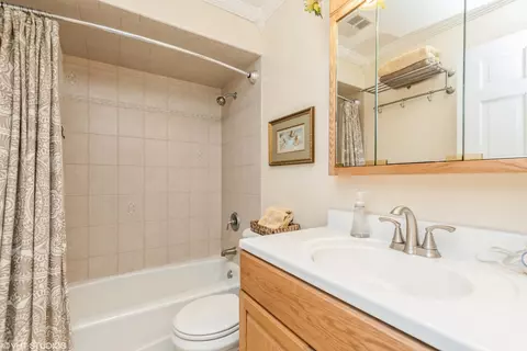 Bath - 232 Aberdeen Rd, Cary, IL 60013 photo 3 of 3