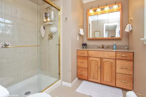 Bath - 232 Aberdeen Rd, Cary, IL 60013 photo 2 of 3