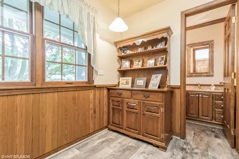 Entry Way - 232 Aberdeen Rd, Cary, IL 60013 photo 2 of 3