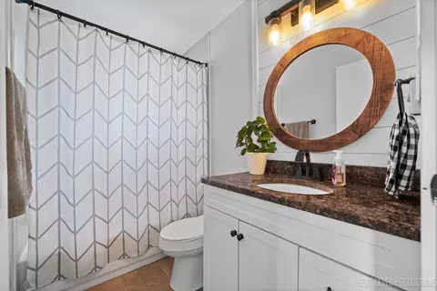 Bath - 8009 Beloit Ave #2B, Bridgeview, IL 60455 photo 1 of 1