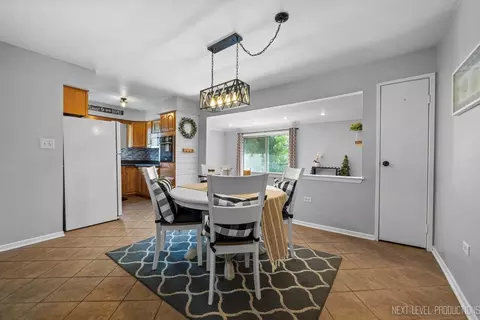 Dining - 8009 Beloit Ave #2B, Bridgeview, IL 60455 photo 2 of 2
