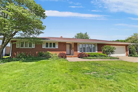 1621 Mayflower Dr, Dekalb, IL 60115