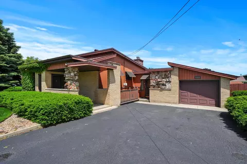 10101 S 88th Ave, Palos Hills, IL 60465