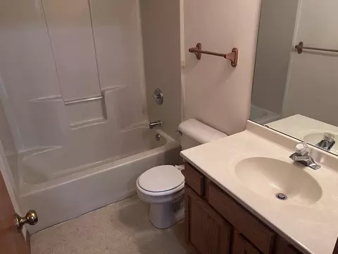 Bath - 514 E Jackson St, Belvidere, IL 61008 photo 3 of 3