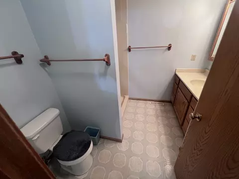 Bath - 514 E Jackson St, Belvidere, IL 61008 photo 1 of 3