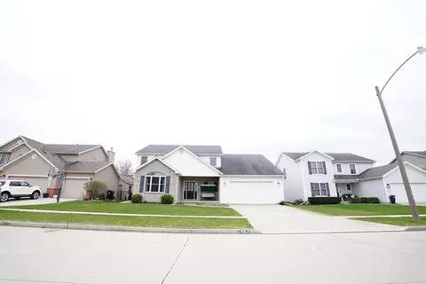 2947 Wolf Creek Ln, Normal, IL 61761 photo 2