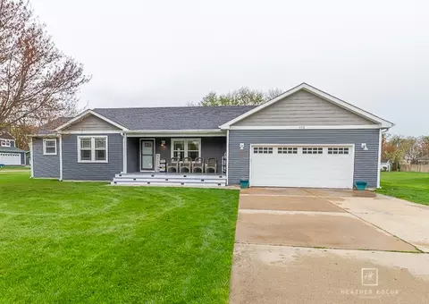 602 Rustic Rook Dr, Lake Holiday, IL 60552