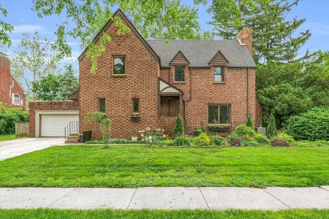908 W Green St, Champaign, IL 61821