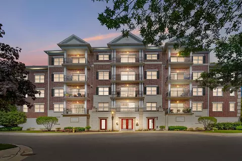 400 Mcdaniels Cir #204, Clarendon Hills, IL 60514