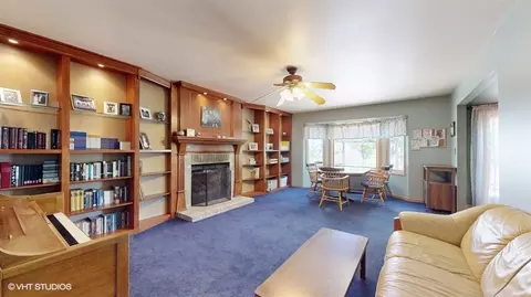 Living - 545 Abbey Rd, Bartlett, IL 60103 photo 4 of 4