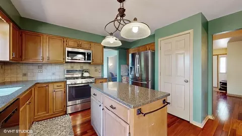 Kitchen - 545 Abbey Rd, Bartlett, IL 60103 photo 2 of 3