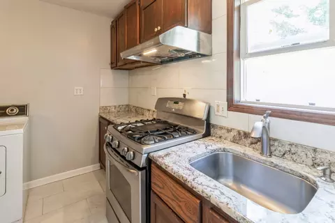 Kitchen - 3951 Bordeaux Dr, Hoffman Estates, IL 60192 photo 5 of 5