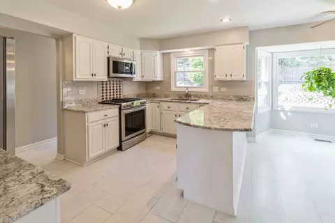 Kitchen - 3951 Bordeaux Dr, Hoffman Estates, IL 60192 photo 1 of 5
