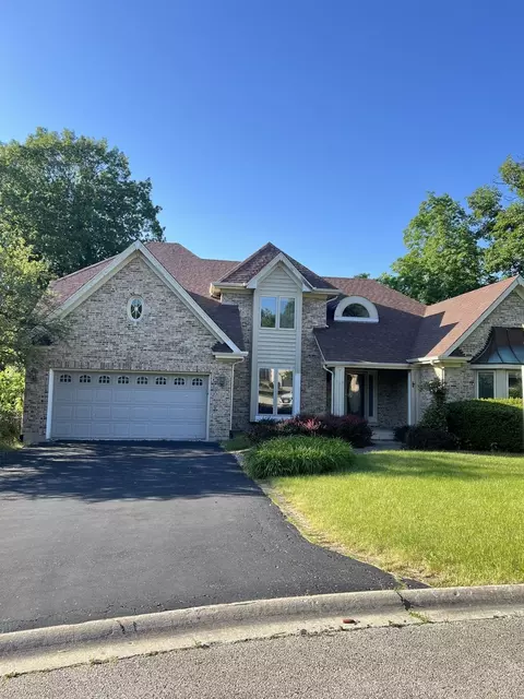 2 Genesee Ct, Bolingbrook, IL 60440