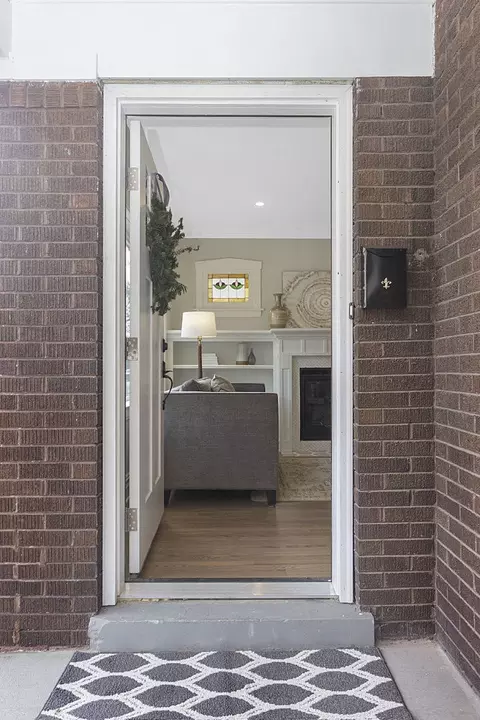 Entry Way - 905 Lathrop Ave, Forest Park, IL 60130 photo 2 of 2
