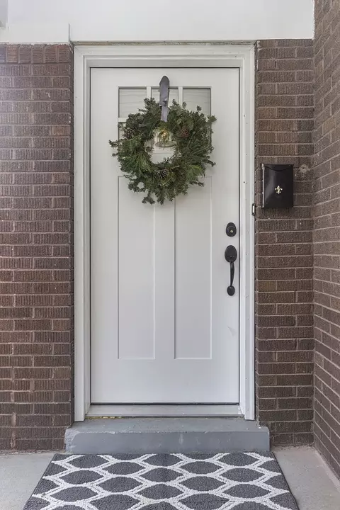 Entry Way - 905 Lathrop Ave, Forest Park, IL 60130 photo 1 of 2